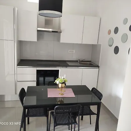 Apartman Zero شقة *
